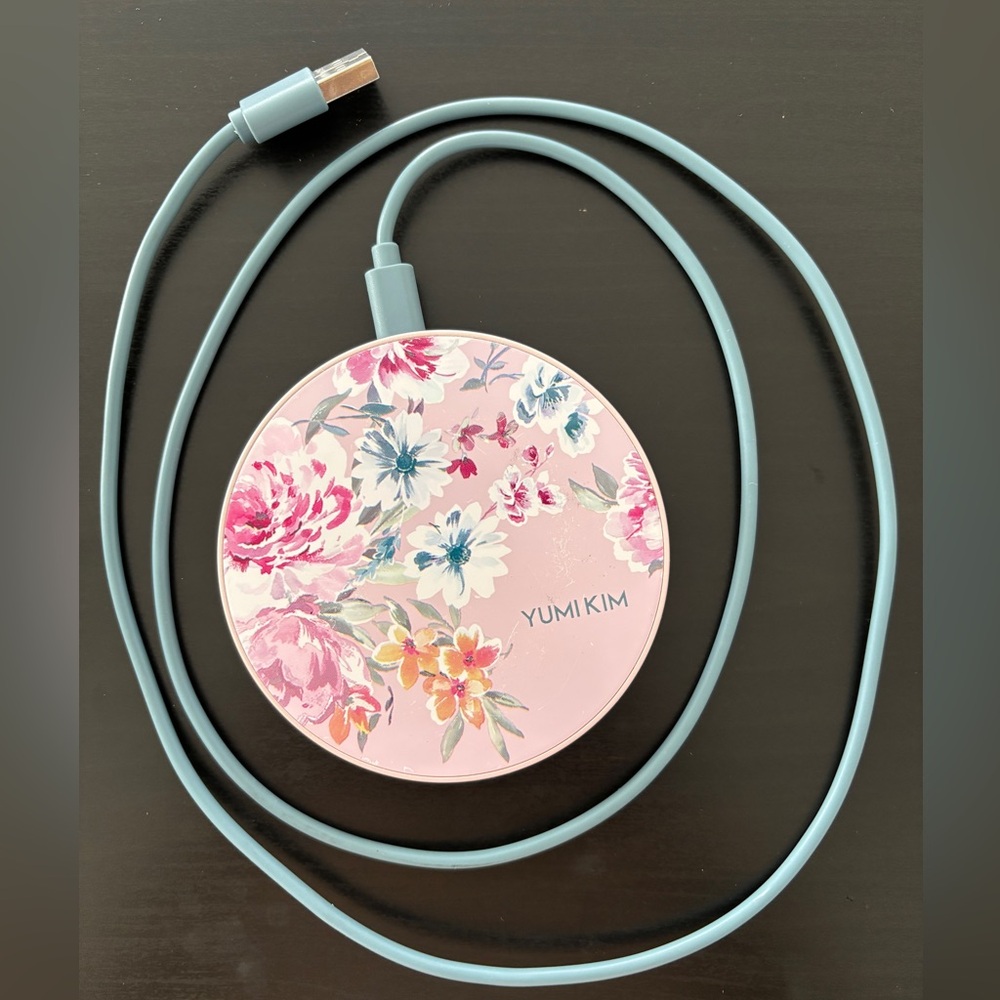 Wireless phone charger